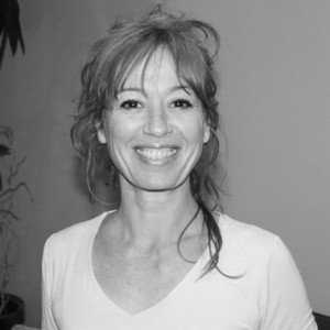 Naura Lajnef - Professeure de yoga Iyengar à Paris – Studio Yoga République