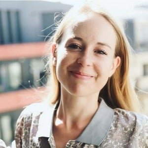 Noémie Defossez - Professeure de yoga Iyengar à Paris – Studio Yoga République